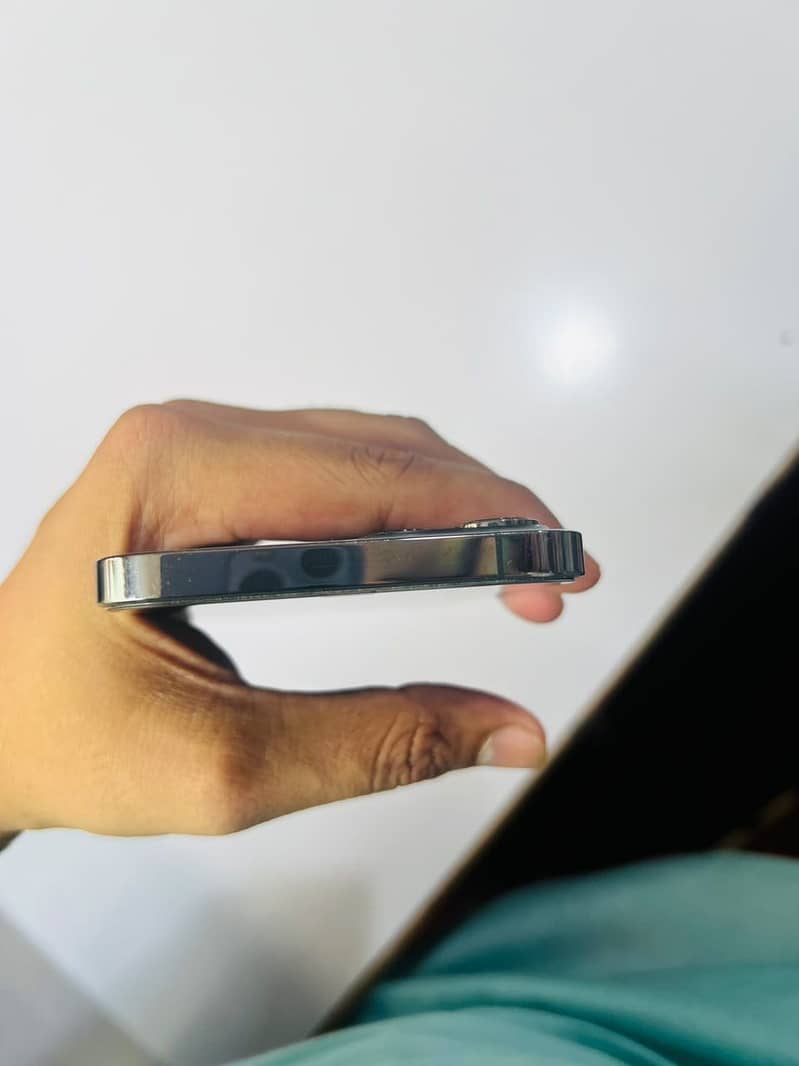 Apple iPhone 12 Pro Max 2