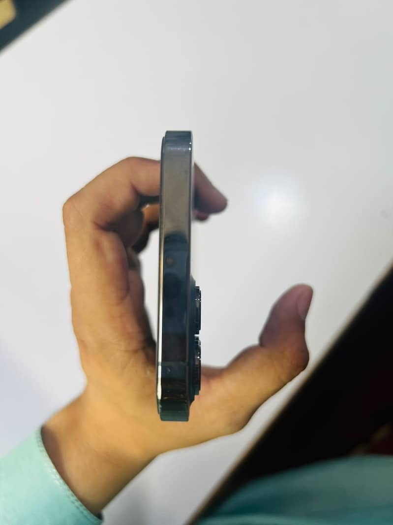 Apple iPhone 12 Pro Max 4