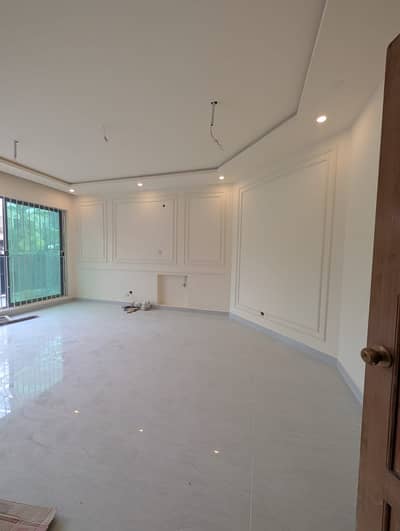 A Beautiful Ground Portion For Rent Ideal Location All Marble Flooring To Market Close To Double Road