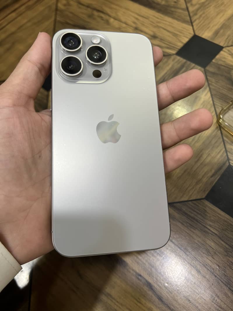 Apple iPhone 15 Pro Max 0
