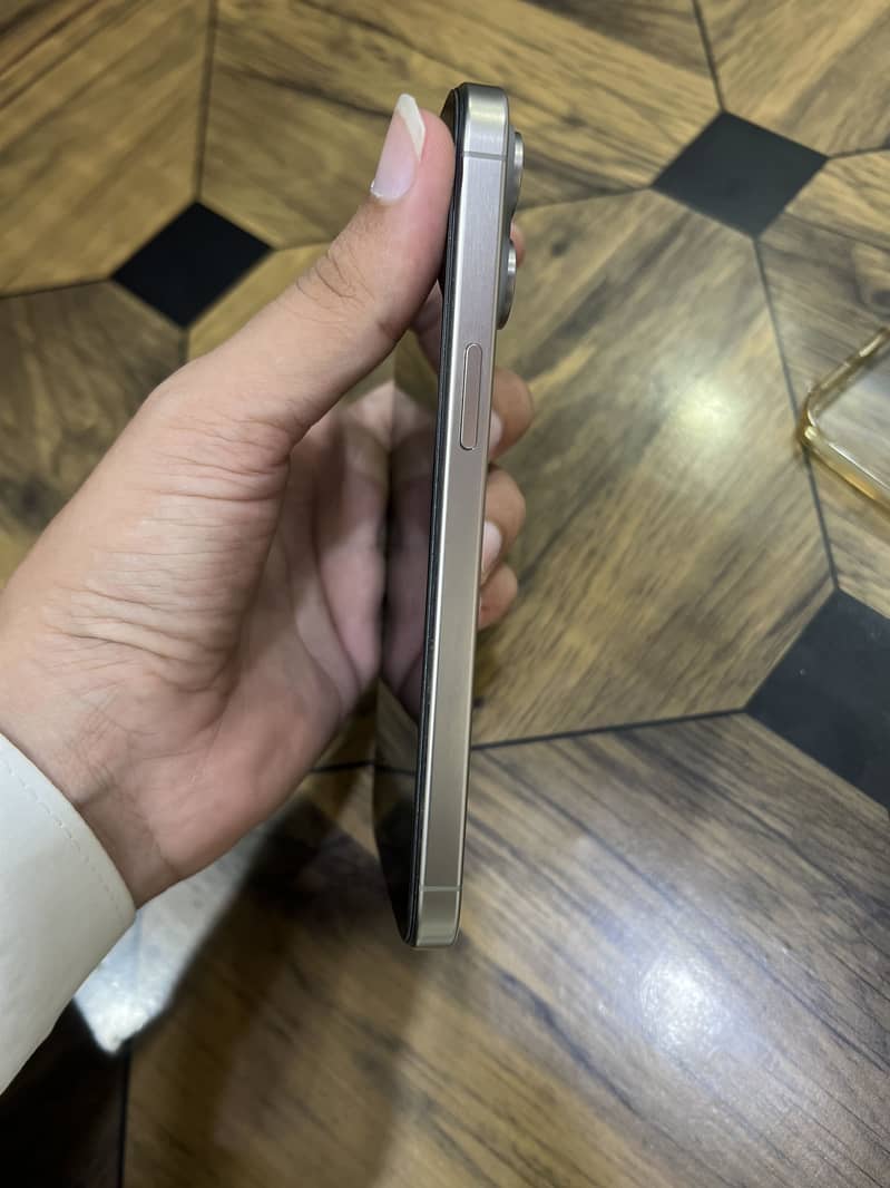 Apple iPhone 15 Pro Max 1