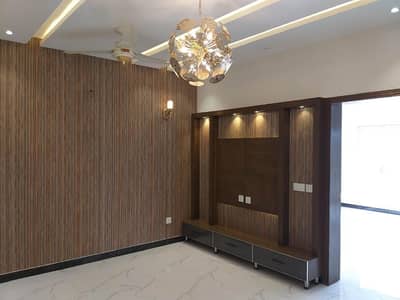 10 Marla slightly used Designers House For Sale In Central Park Housing Scheme Lahore