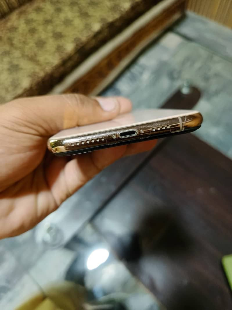 Apple iPhone XS Max 7