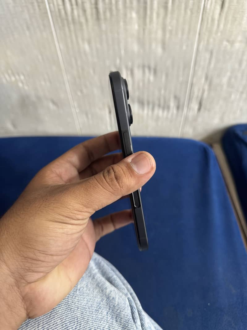 Iphone 16 pro 4