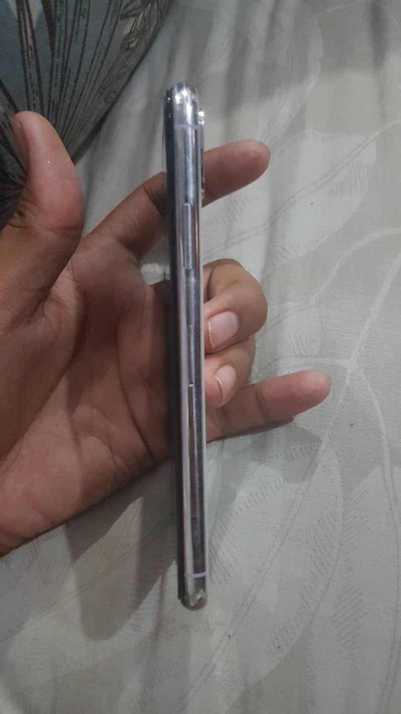 Apple iPhone X 4