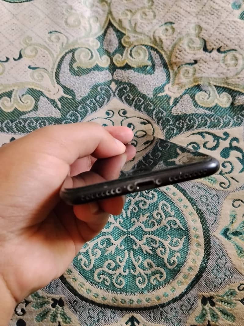 Apple iPhone 7 Plus 2