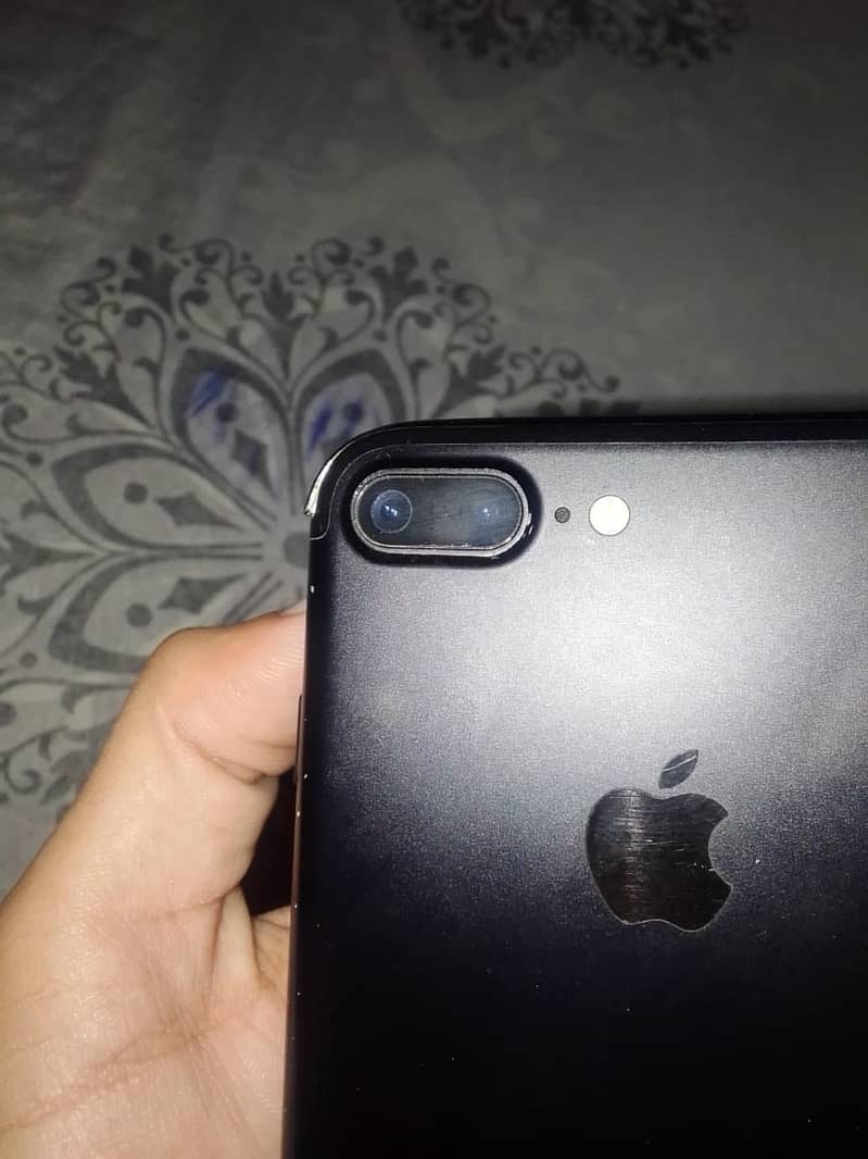 Apple iPhone 7 Plus 1