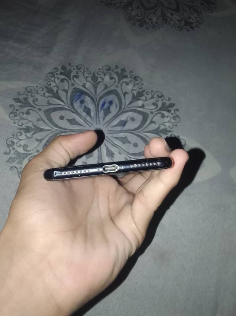 Apple iPhone 7 Plus 3