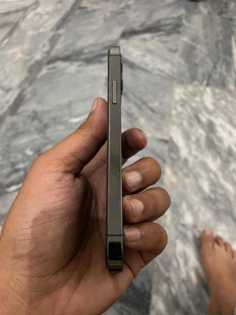 Apple iPhone 12 Pro 3