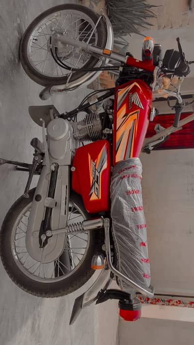 CG125 Red Colour Brand New Available for sale 10/10 Condition.