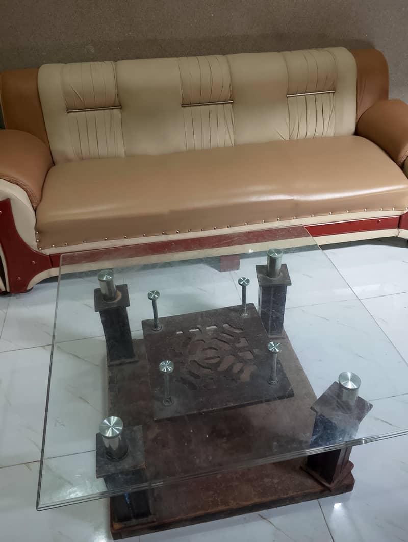5 seater sofa with Table 0