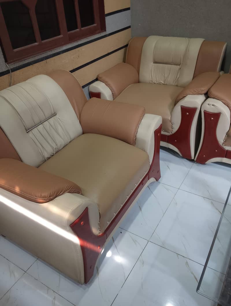 5 seater sofa with Table 4