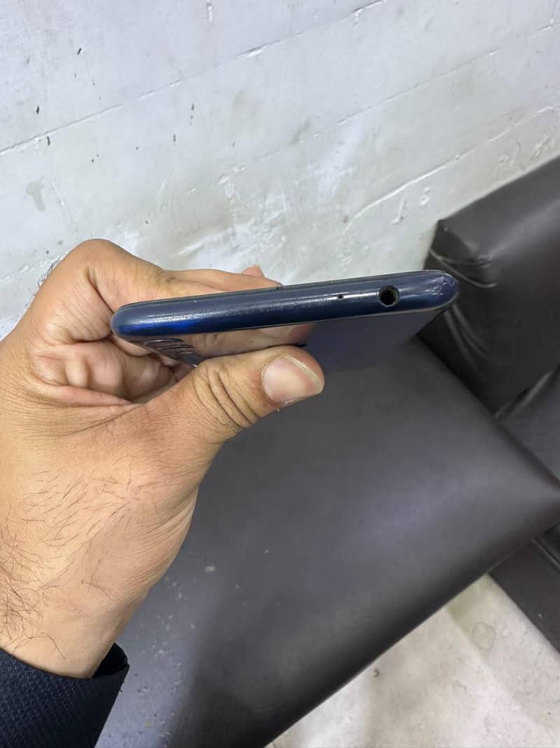 Honor 8C 3