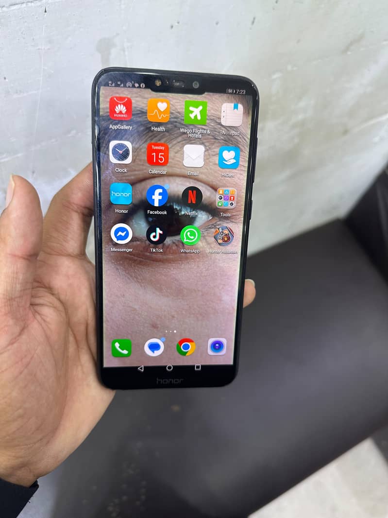 Honor 8C 6