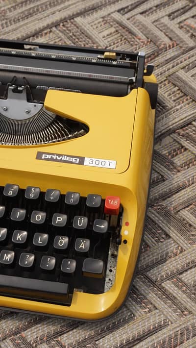 Typewriter privilage 300T