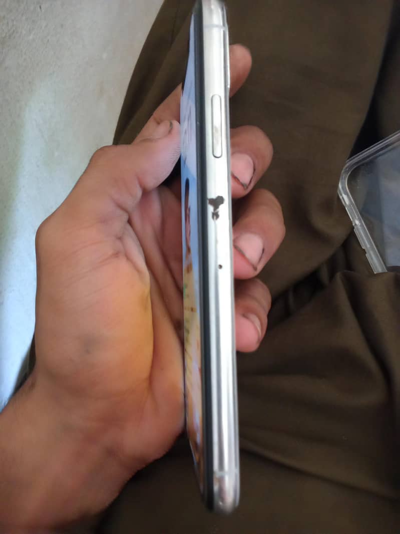 Apple iPhone X 3