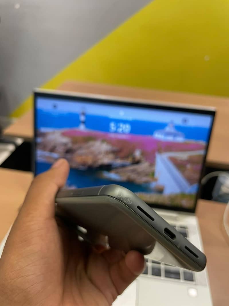 Google Pixel 8 Pro 10