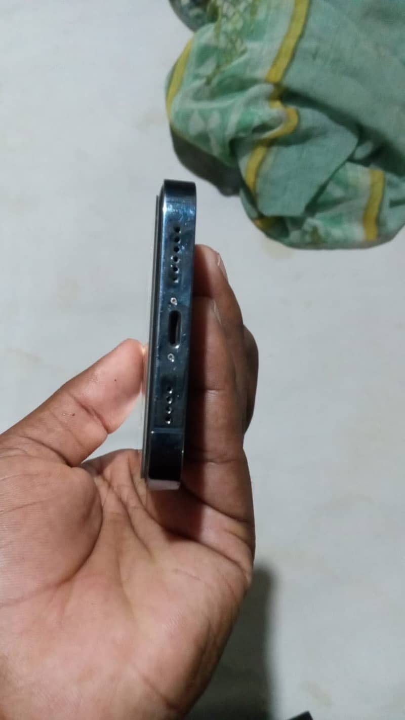 Apple iPhone XR 1