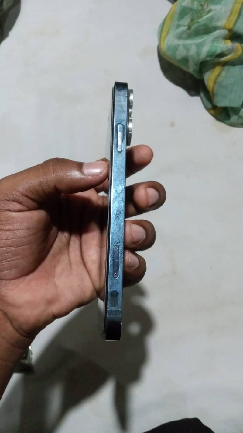 Apple iPhone XR 4