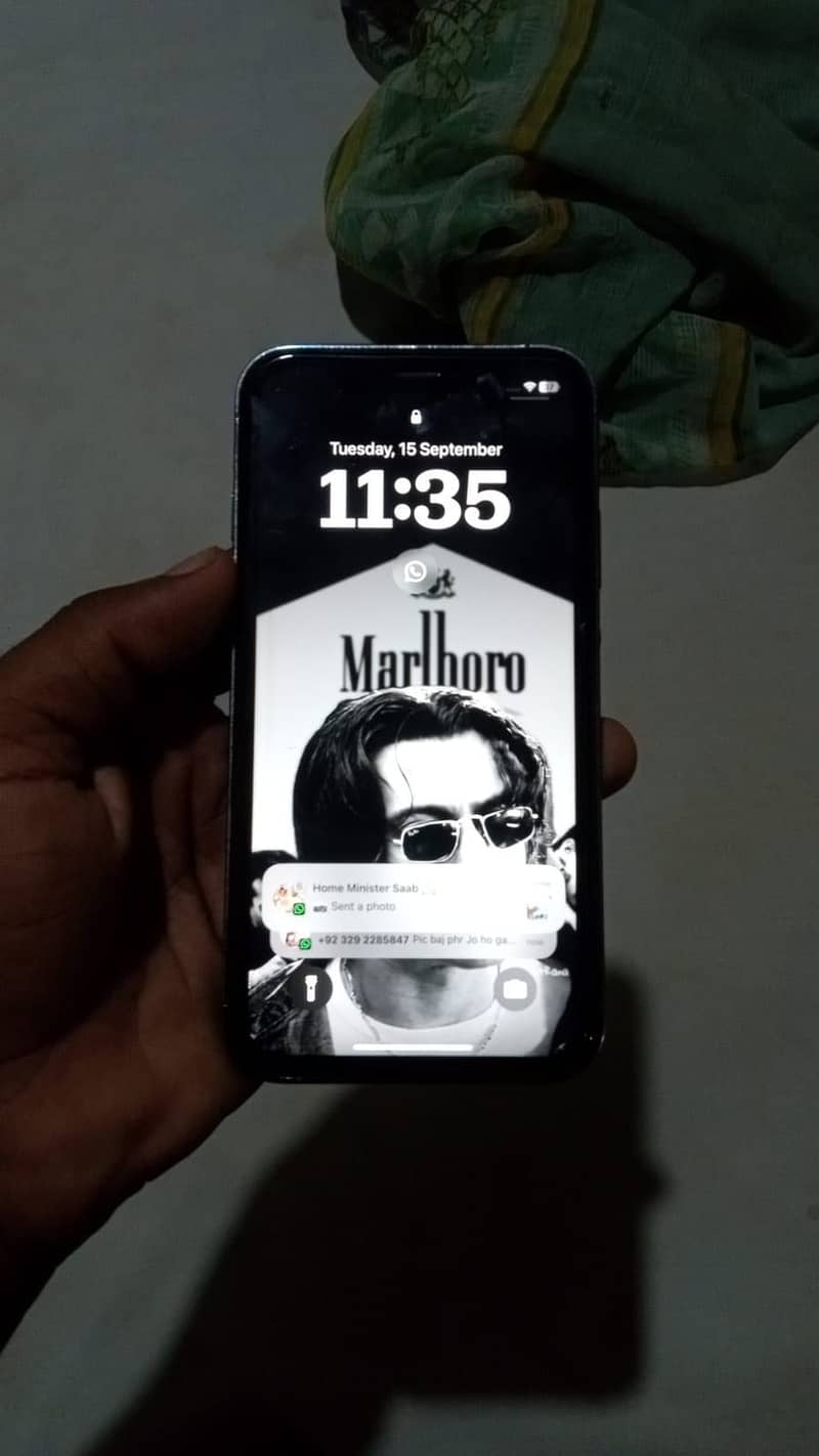 Apple iPhone XR 7