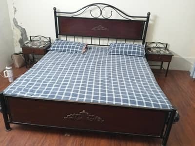 iron + wood bed