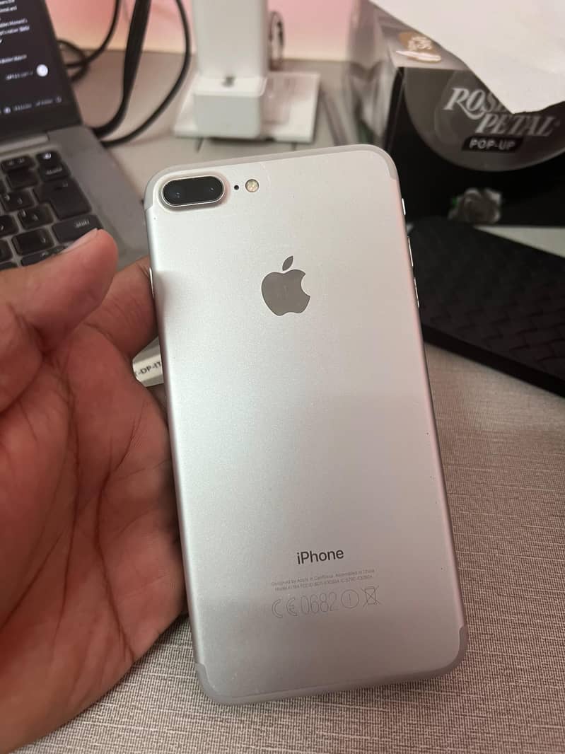 Apple iPhone 7 Plus 0