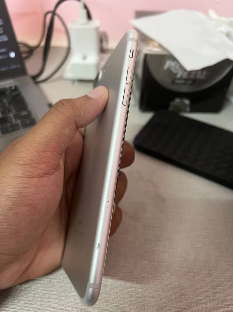 Apple iPhone 7 Plus 2
