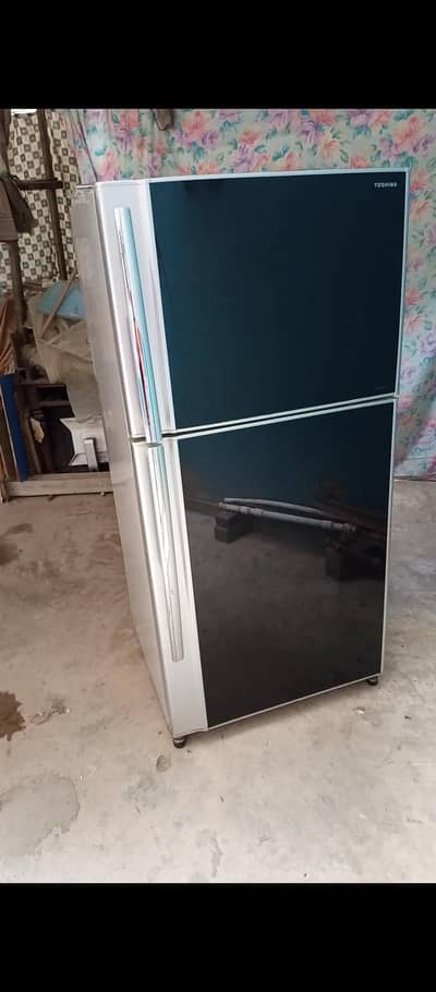 Toshiba Large No Frost Refrigerator Looks Like New