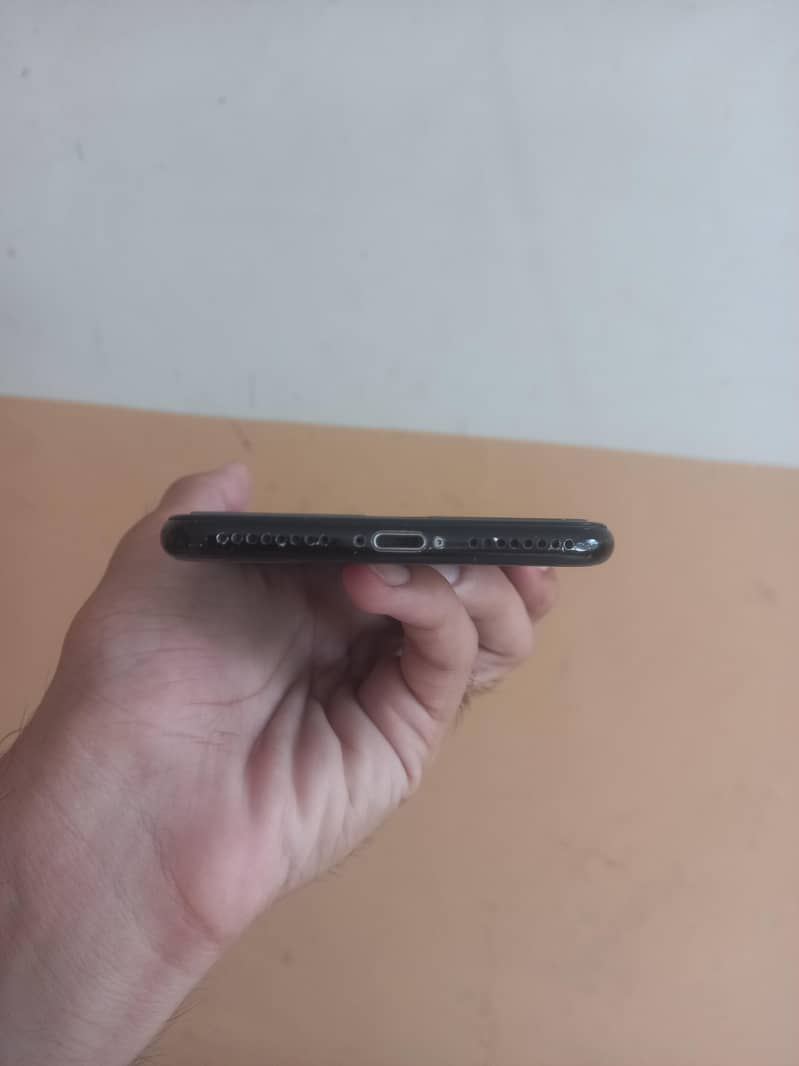 Apple iPhone 7 Plus 1