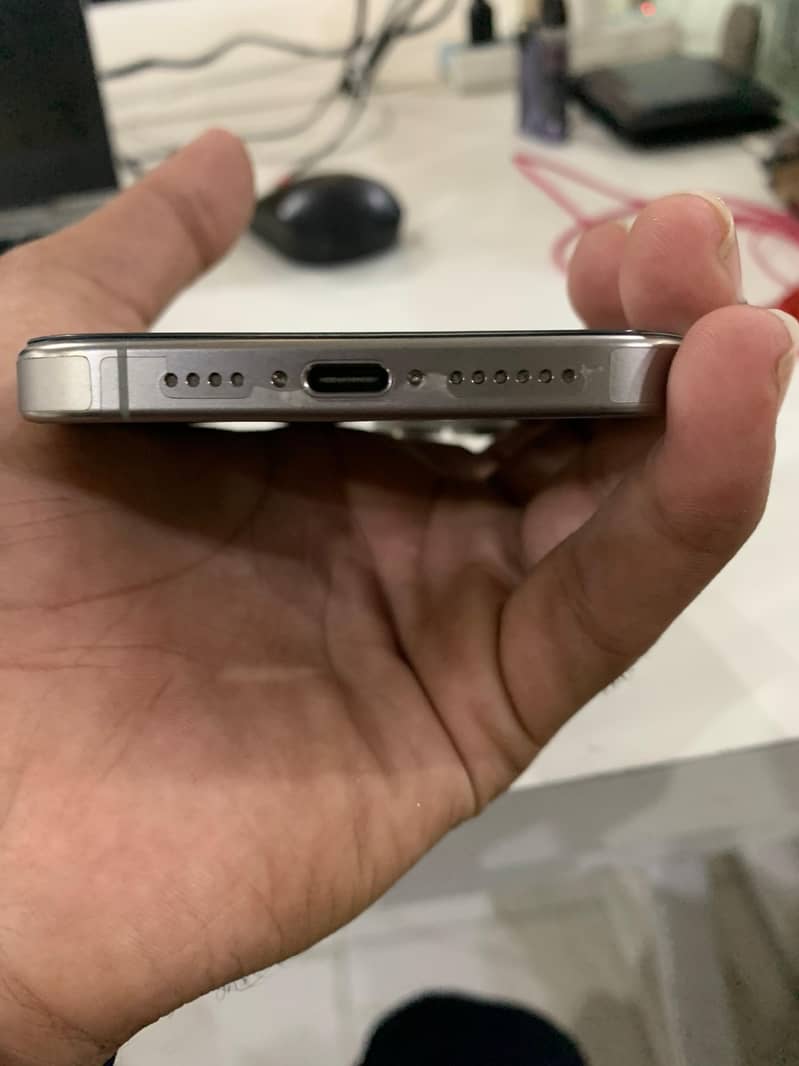 Apple iPhone 15 Pro Max 3