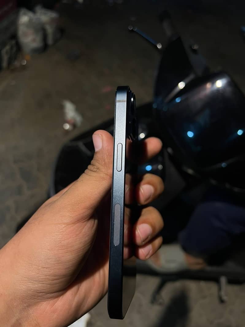 Apple iPhone 14 3