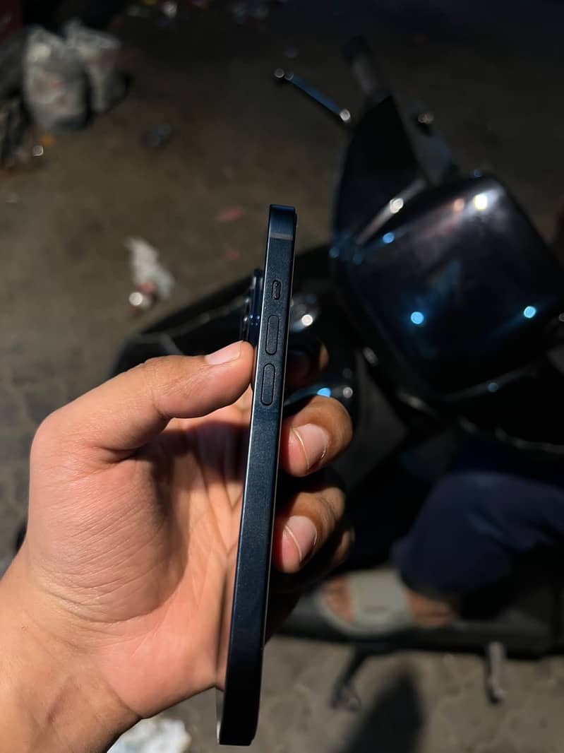 Apple iPhone 14 4