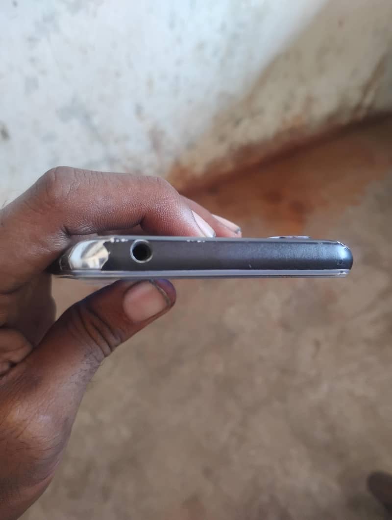 Sharp Aquos R2 2