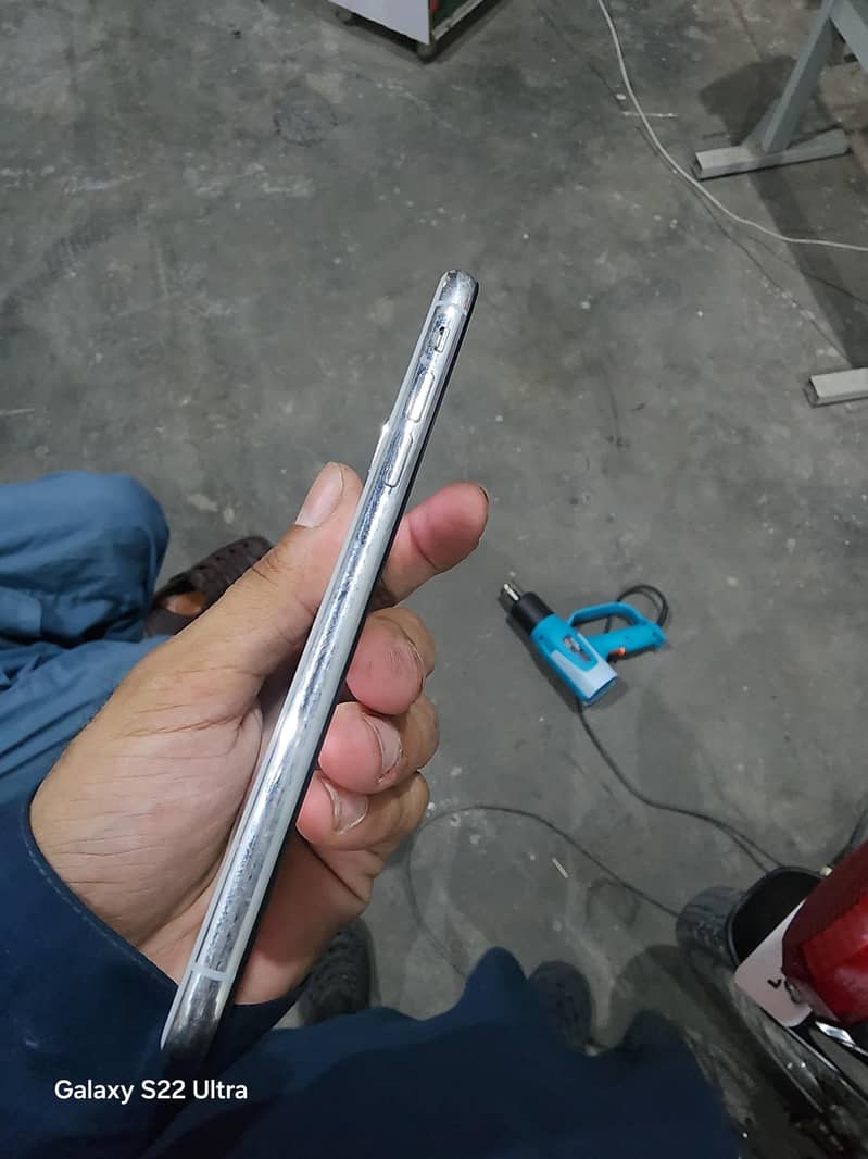 Apple iPhone X 3