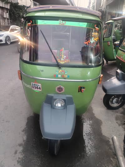 2015-A CNG Rickshaw all ok by and driver all documents clear bio