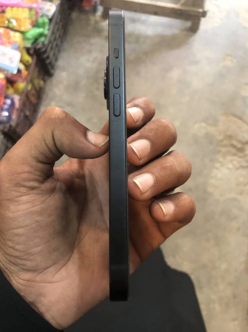 Apple iPhone 14 3