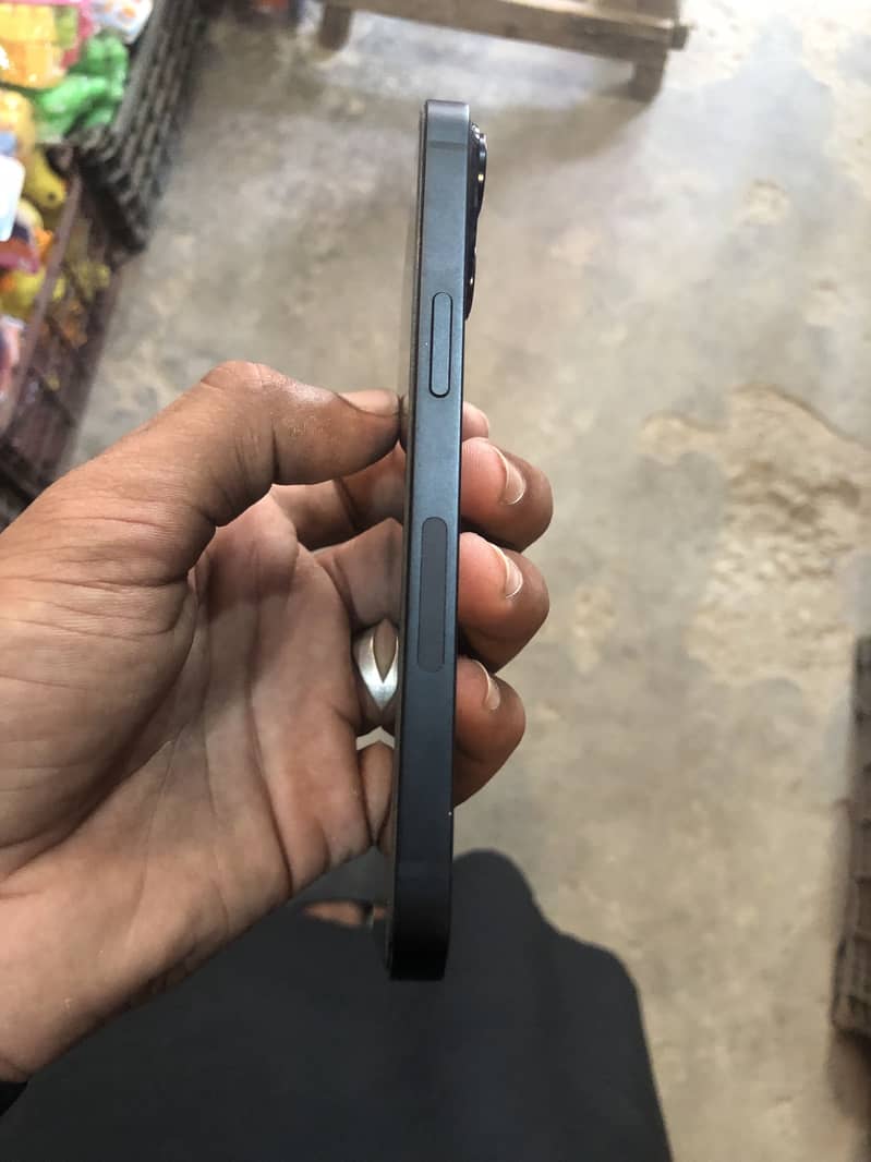 Apple iPhone 14 4