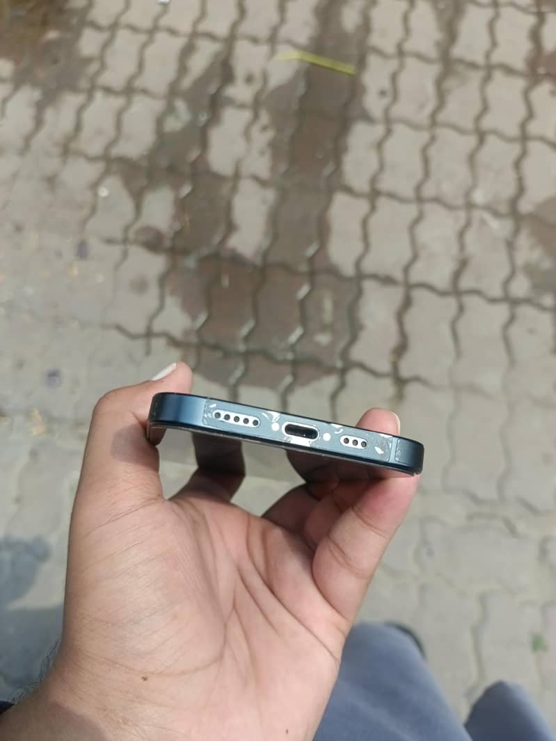 Apple iPhone 13 1