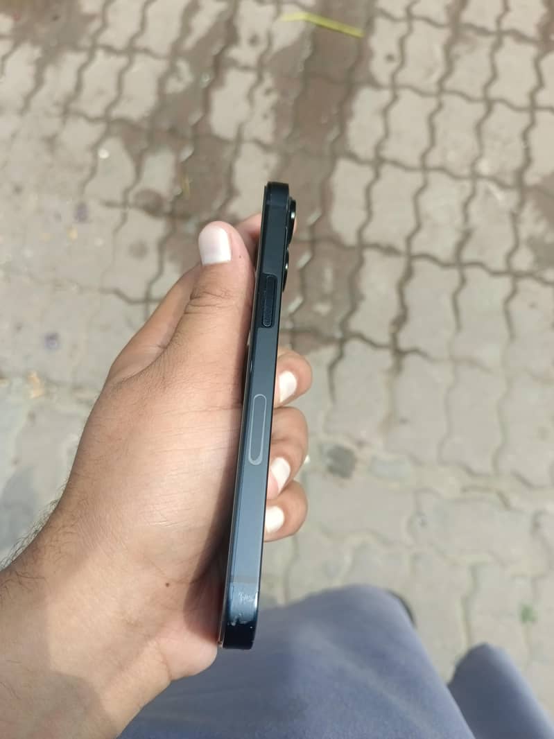 Apple iPhone 13 2