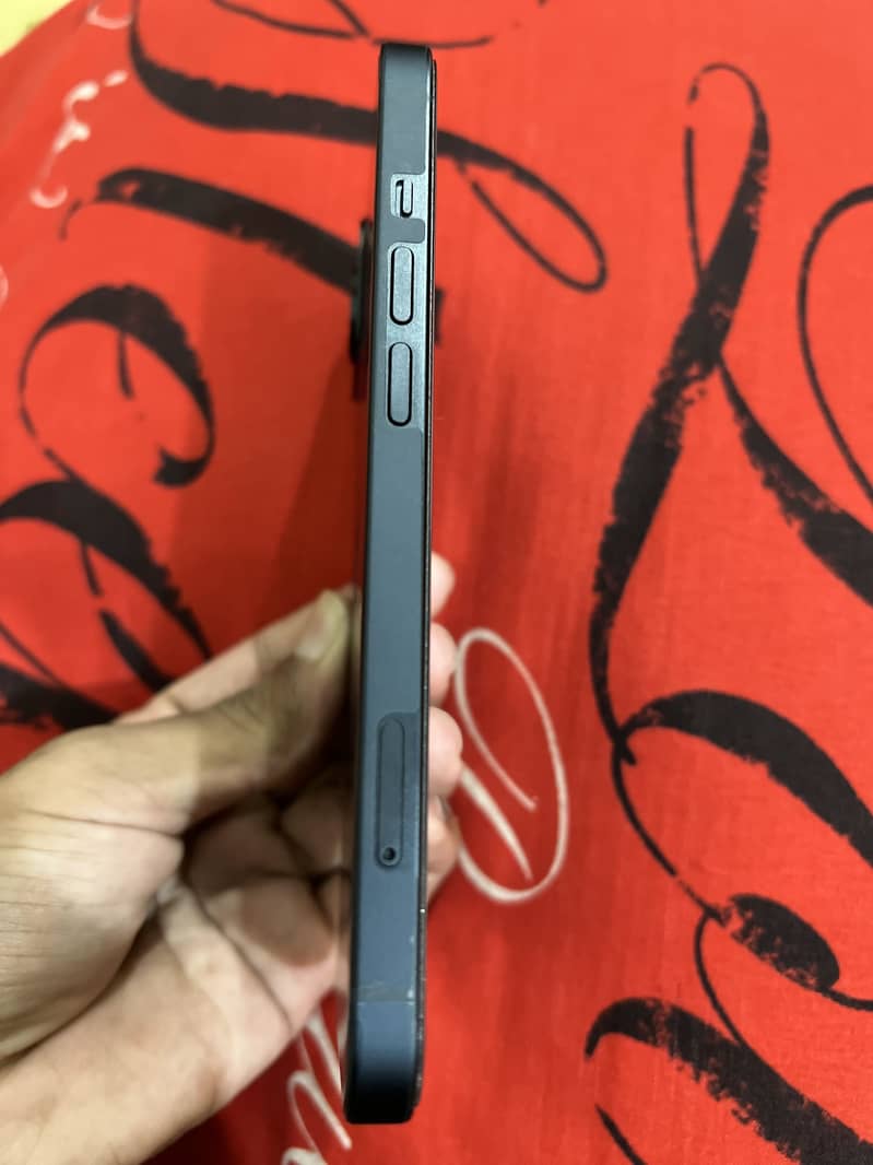 Apple iPhone 13 4