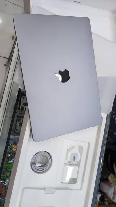 MacBook pro M2 8/512GB