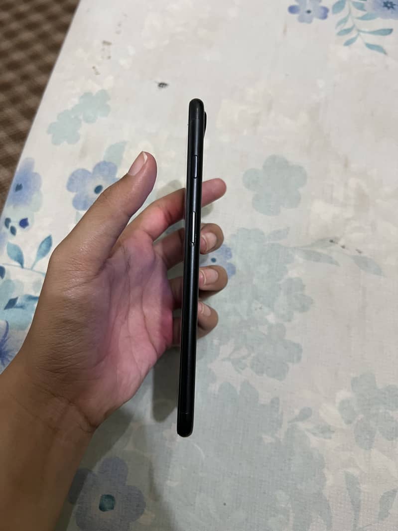 Apple iPhone 7 Plus 3