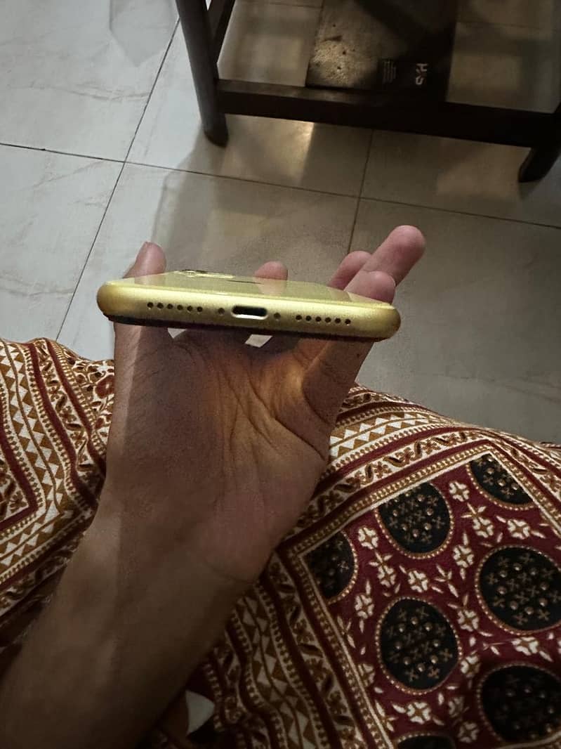 Apple iPhone 11 3