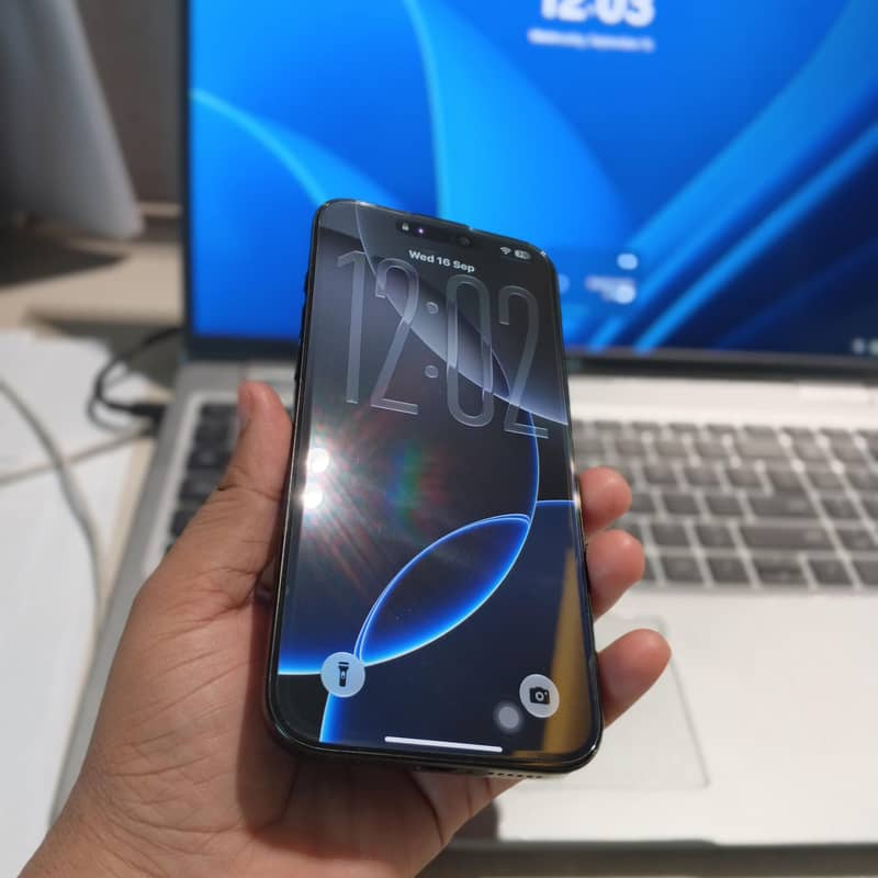 Apple iPhone 16 Pro Max 1