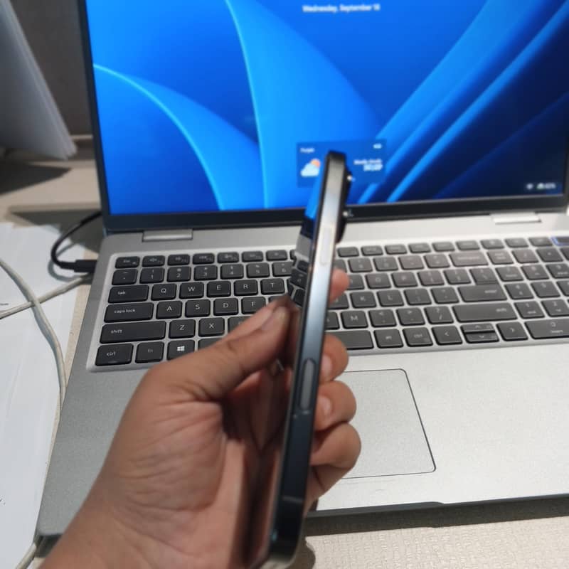 Apple iPhone 16 Pro Max 8