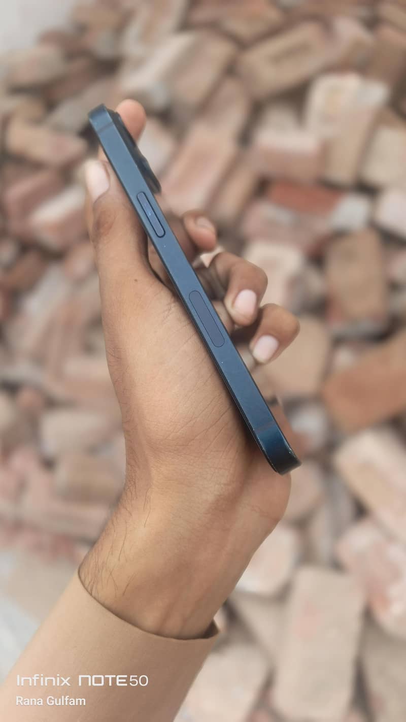 Apple iPhone 13 2