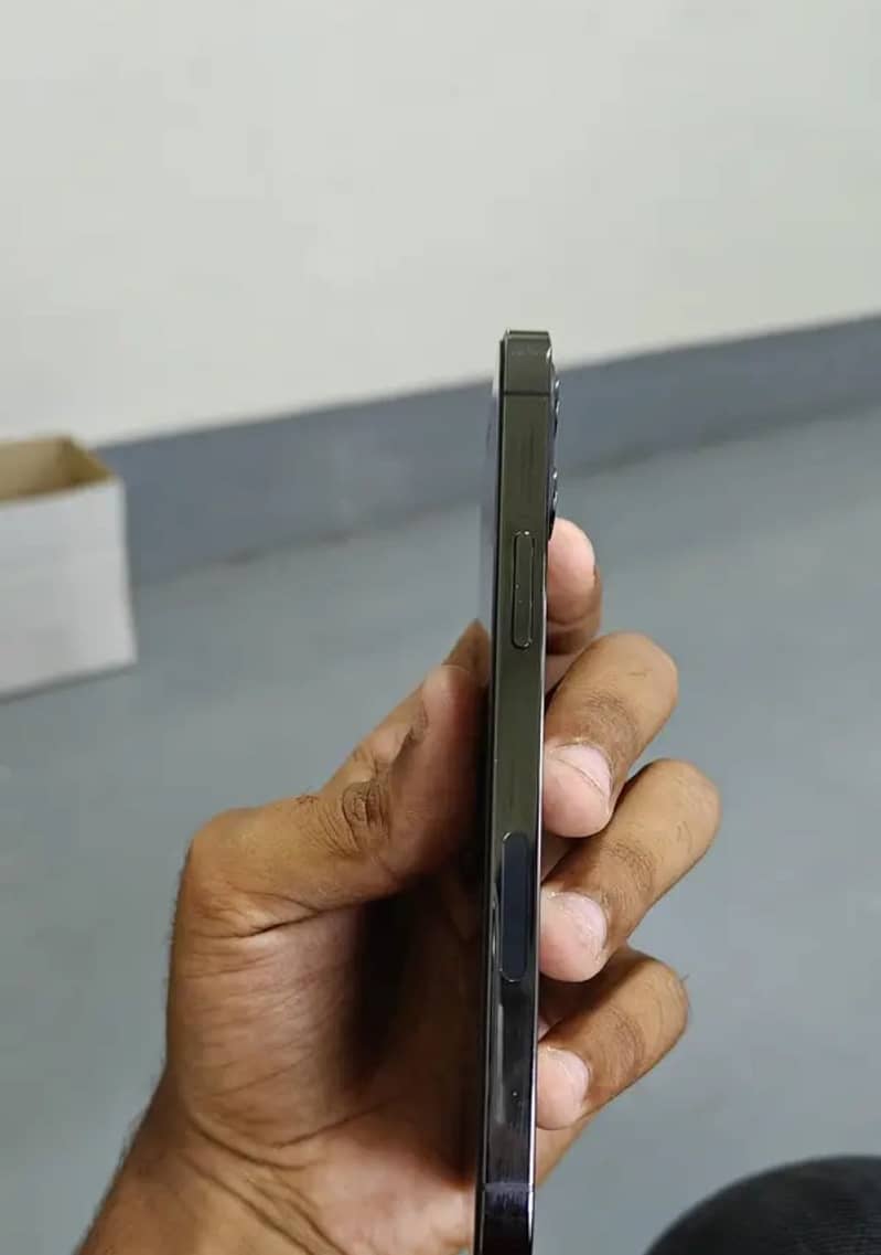 Apple iPhone 14 Pro Max 1