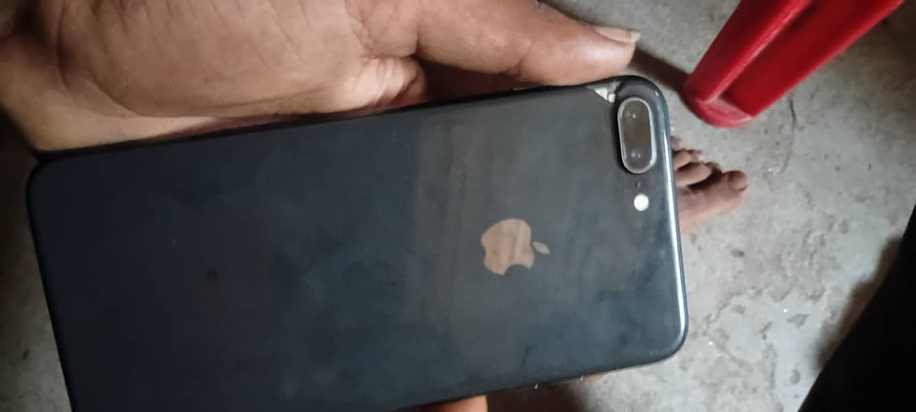 Apple iPhone 8 Plus 1