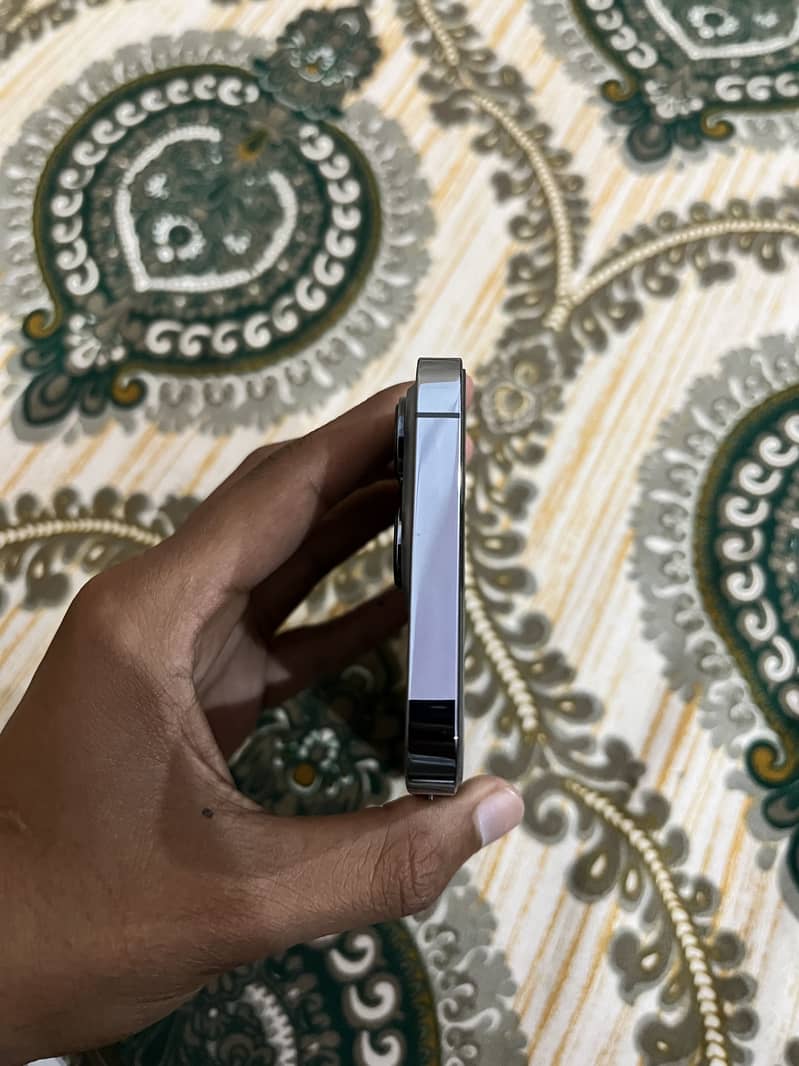 Apple iPhone 13 Pro 2