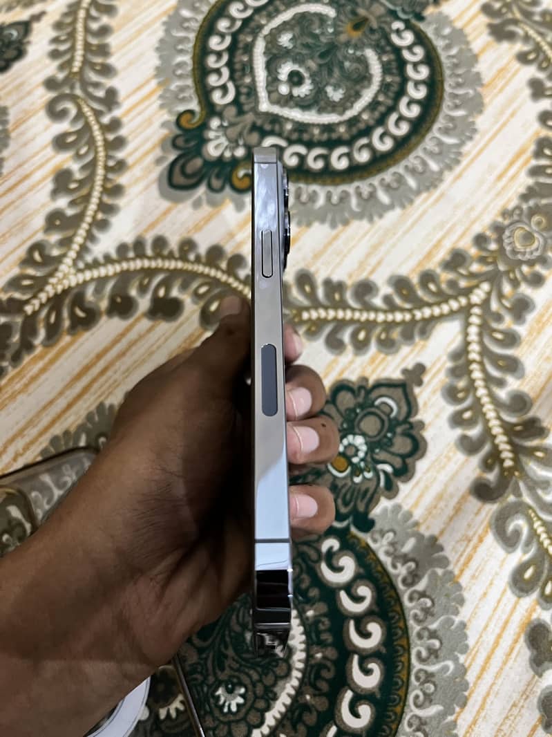 Apple iPhone 13 Pro 4